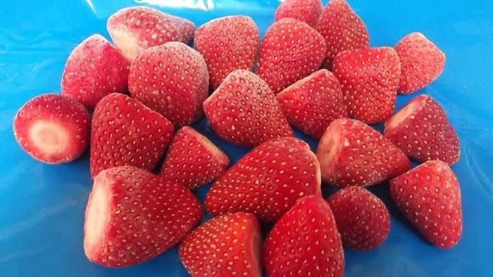 فراوله مجمده Frozen Strawberries Title (جملة)